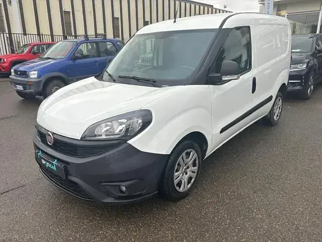 Usata Fiat Doblò Lounge 105 CV (77 kW) 2022 Monovolume