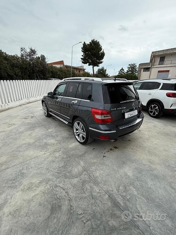 Usata Mercedes GLK320 224 CV (164 kW) 2009 Grigio SUV