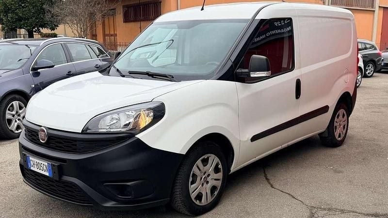 Usata Fiat Doblò Trekking 105 CV (77 kW) 2021 Bianco Monovolume