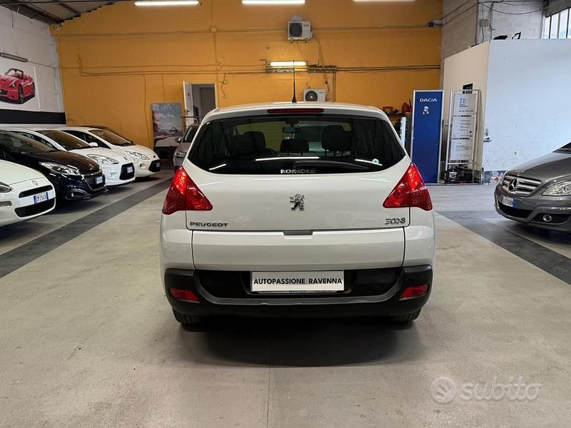 Usata Peugeot 3008 Premium 112 CV (82 kW) 2011 Bianco Berlina