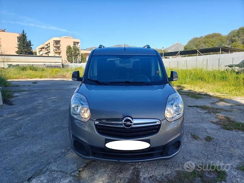 Usata Opel Combo 90 CV (66 kW) 2012 Grigio Monovolume