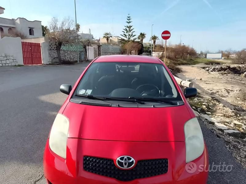 Usata Toyota Yaris 69 CV (50 kW) 2008 Rosso Utilitaria