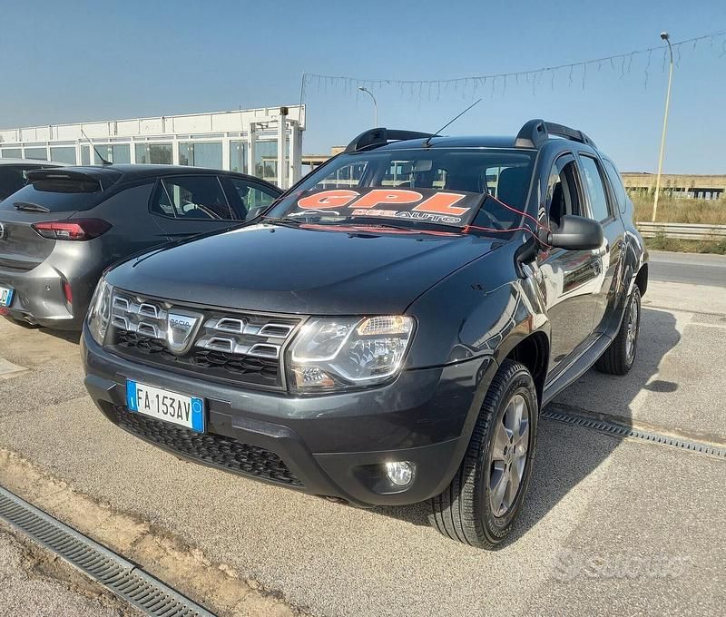 Usata Dacia Duster Lauréate 105 CV (77 kW) 2015 Nero Monovolume