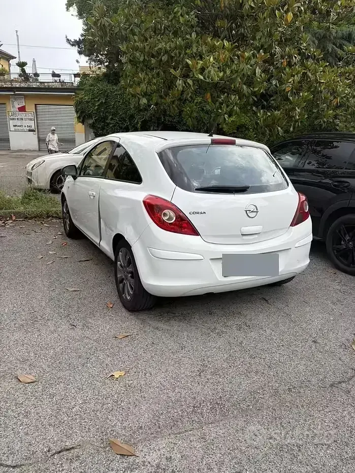 Usata Opel Corsa 80 CV (58 kW) 2010 Bianco Utilitaria