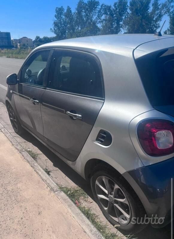 Usata Smart ForFour 61 CV (44 kW) 2015 Grigio Utilitaria