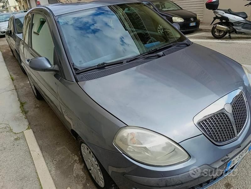 Usata Lancia Ypsilon 59 CV (43 kW) 2006 Grigio Utilitaria