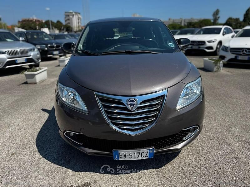 Usata Lancia Ypsilon Gold 85 CV (62 kW) 2014 Gray Utilitaria