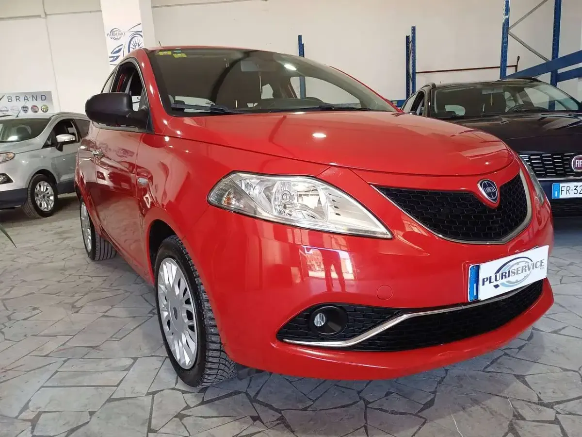 Usata Lancia Ypsilon Gold 69 CV (50 kW) 2017 Rosso Utilitaria