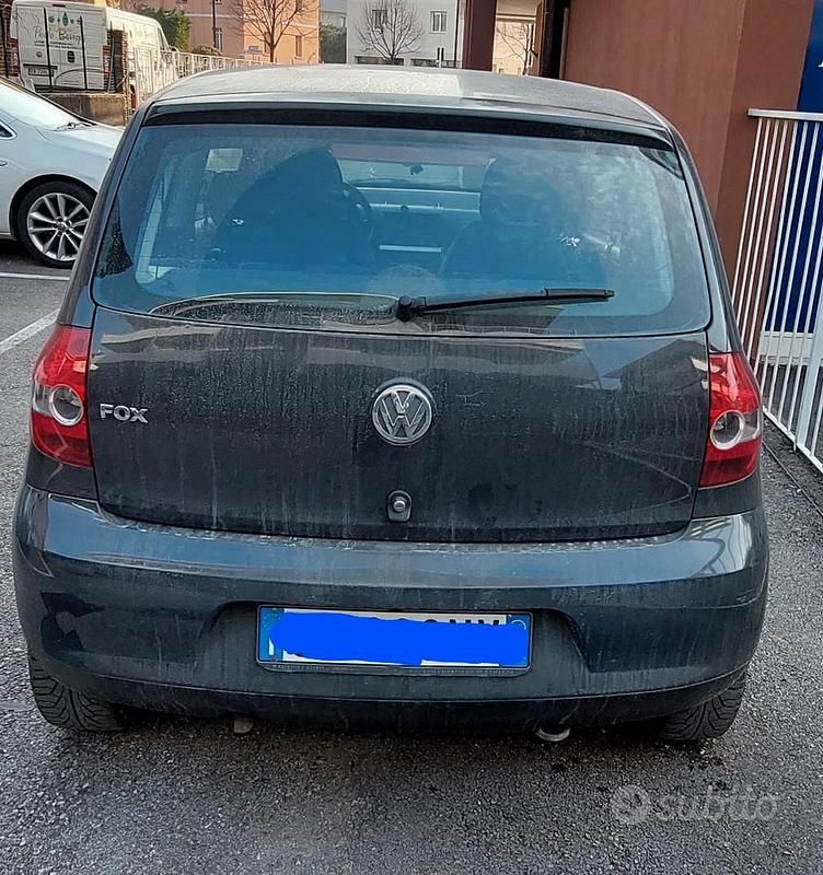 Usata VW Fox 54 CV (39 kW) 2005 Grigio Utilitaria