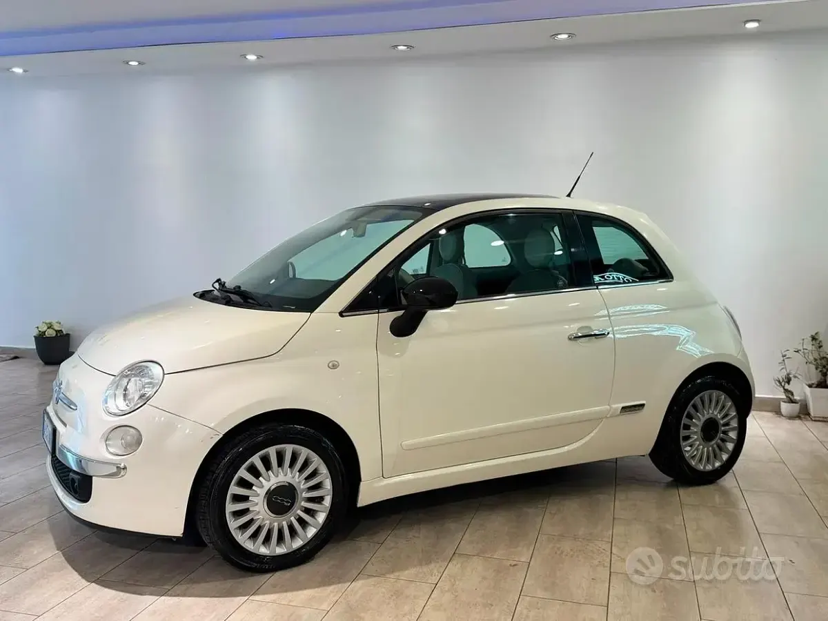 Usata Fiat 500 Lounge 69 CV (50 kW) 2010 Bianco Utilitaria