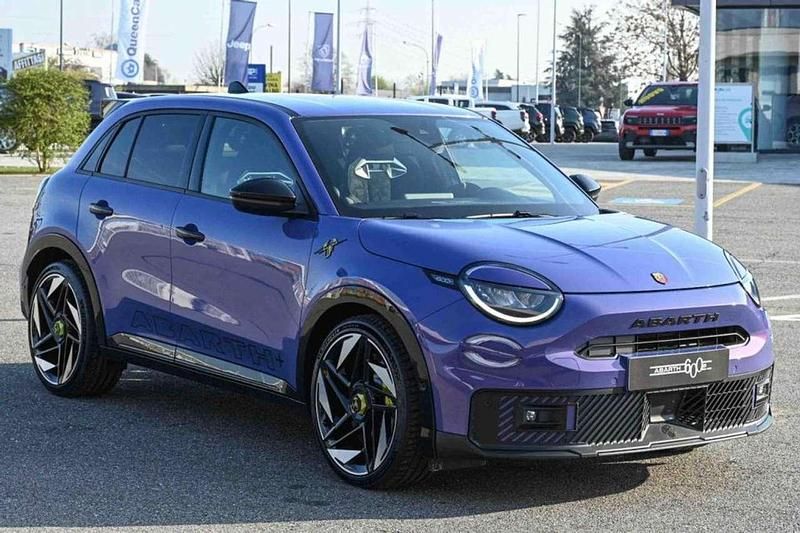 Nuova Abarth 600e Scorpionissima 206 kW (281 CV) 2025 Viola SUV