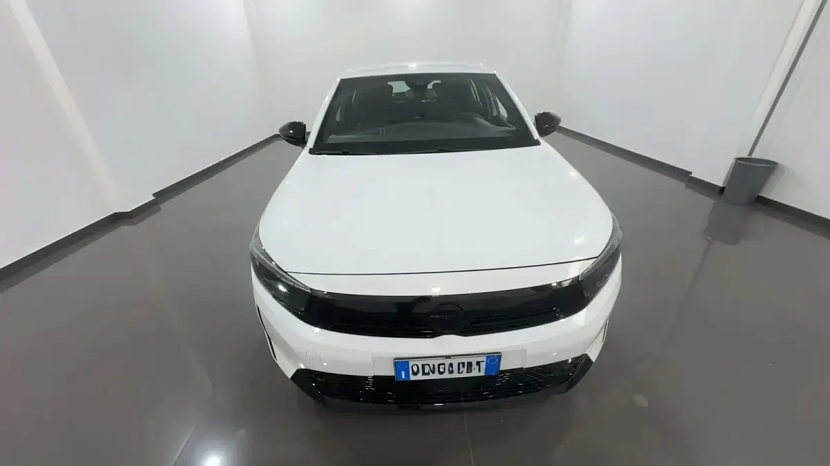 Usata Opel Corsa S 100 CV (73 kW) 2025 Bianco pastello Utilitaria