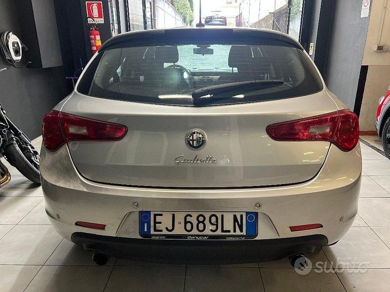 Usata Alfa Romeo Giulietta Distinctive 170 CV (125 kW) 2011 Grigio Utilitaria