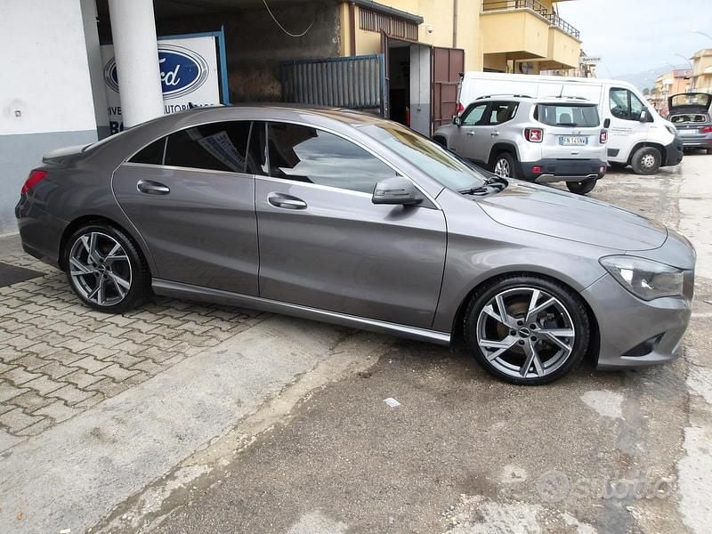 Usata Mercedes CLA180 109 CV (80 kW) 2015 Blu Coupé