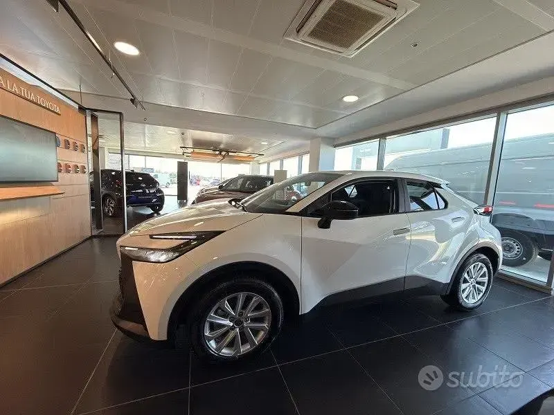 Nuova Toyota C-HR Active 98 CV (72 kW) 2026 Bianco SUV