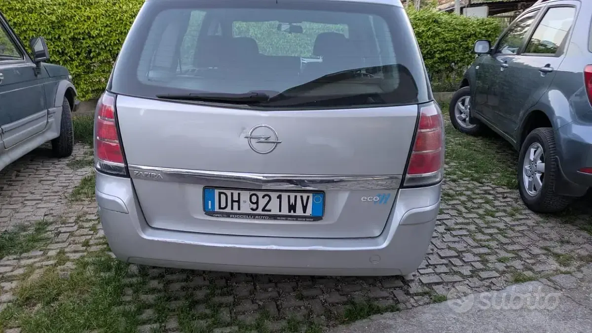Usata Opel Zafira 2007 Grigio Monovolume
