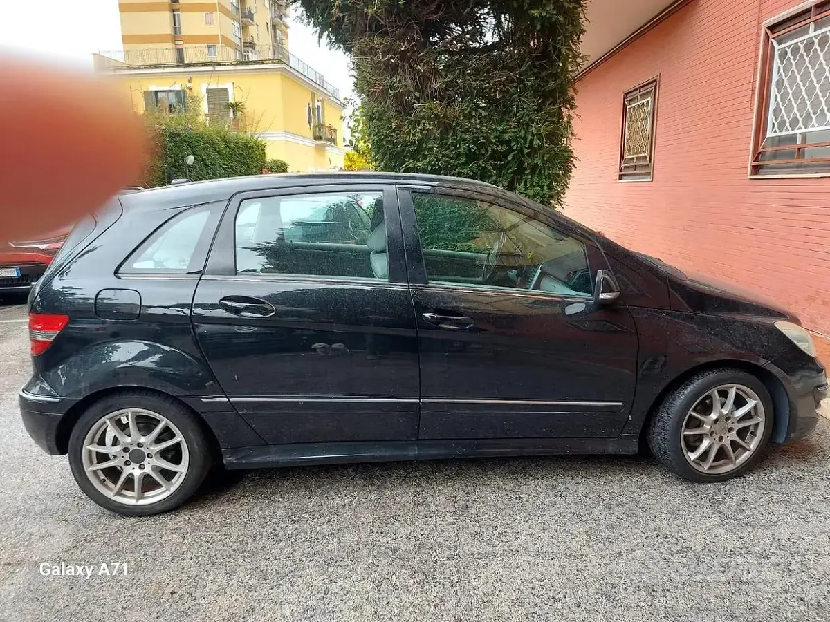 Usata Mercedes 200 140 CV (102 kW) 2008 Nero Monovolume
