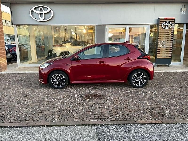 Usata Toyota Yaris Hybrid Trend 116 CV (85 kW) 2021 Rosso Berlina