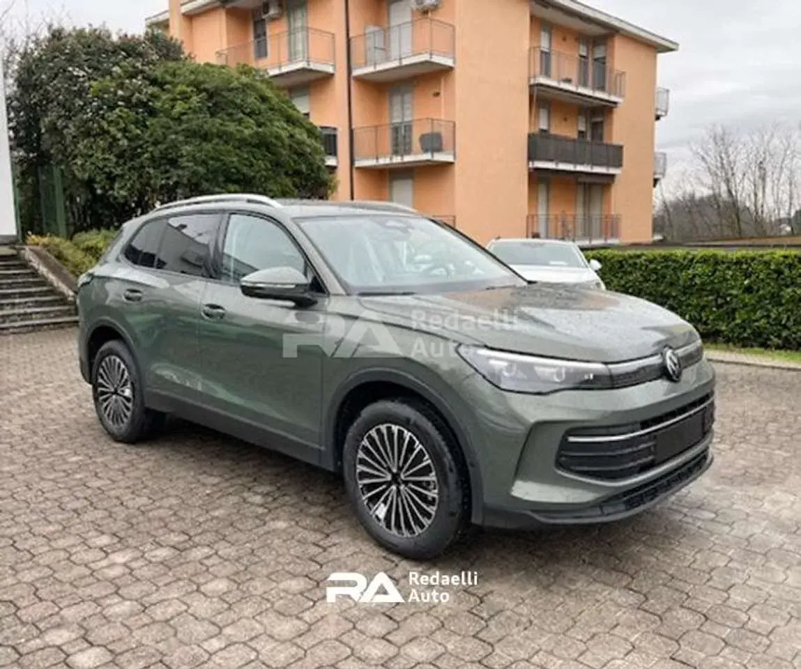 Nuova VW Tiguan Edition 204 CV (150 kW) 2026 Verde SUV