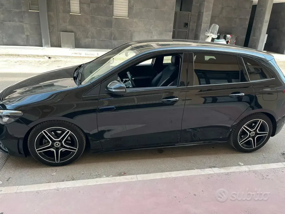Usata Mercedes 200 150 CV (110 kW) 2020 Nero Monovolume