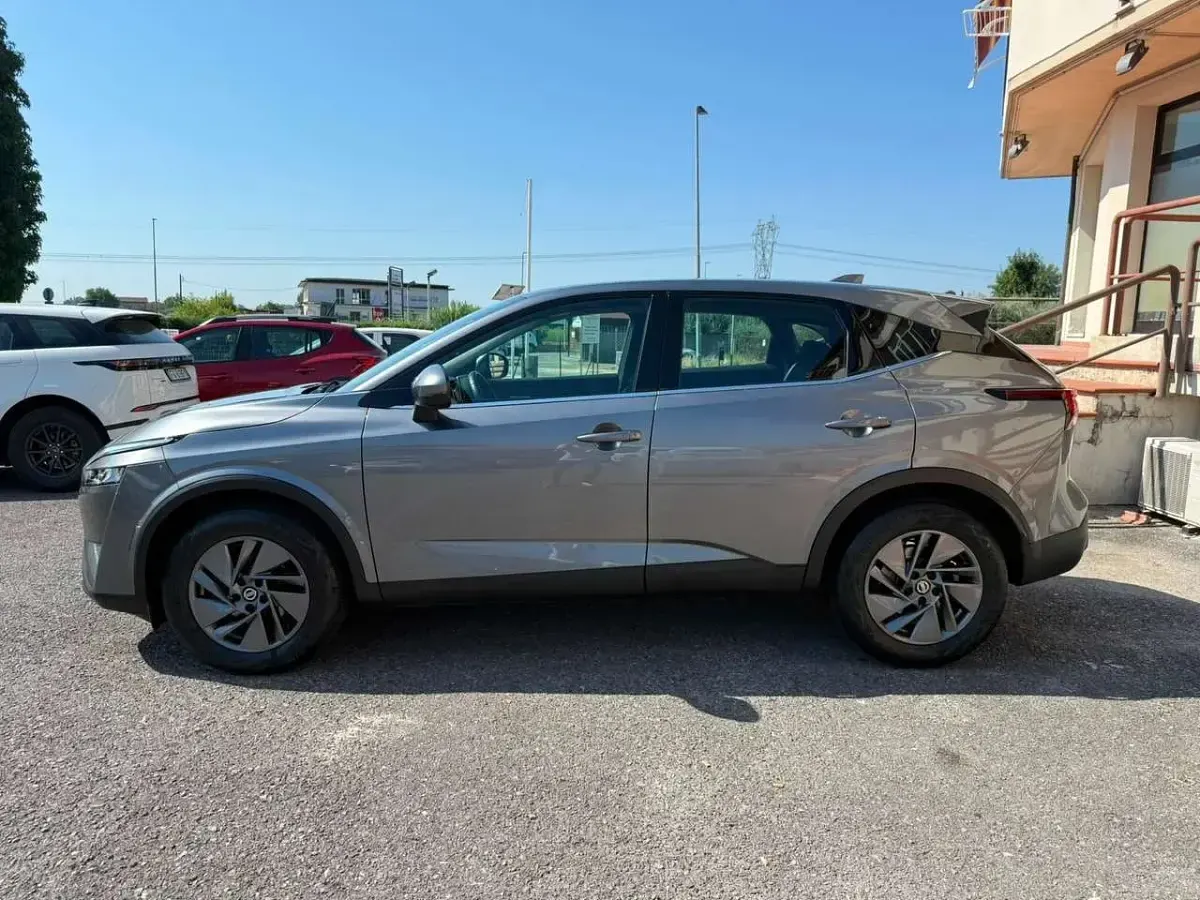 Usata Nissan Qashqai Acenta 140 CV (102 kW) 2022 Grigio SUV