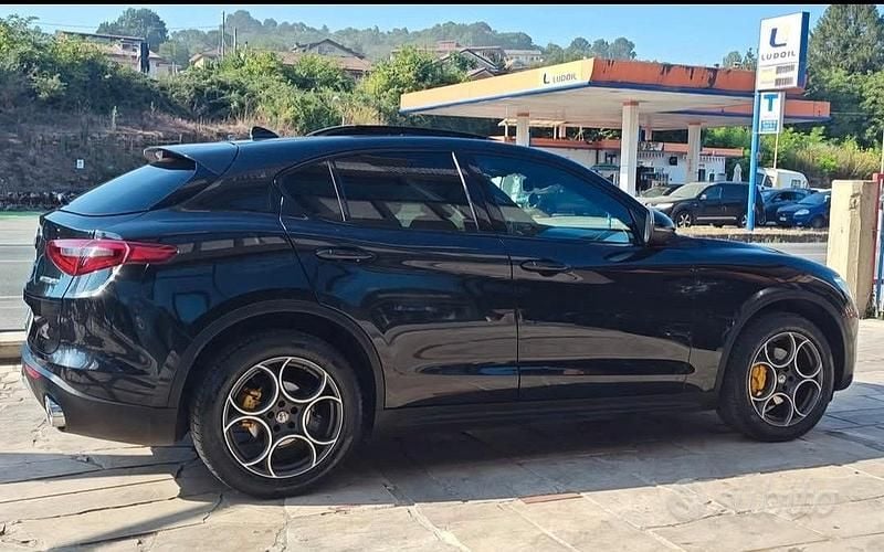 Usata Alfa Romeo Stelvio Executive 210 CV (154 kW) 2019 Nero SUV