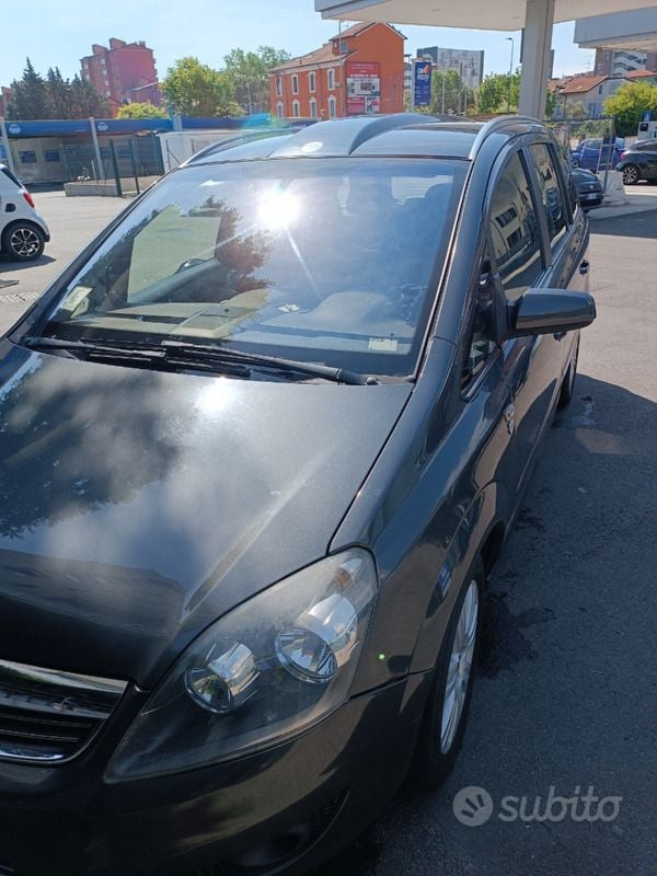 Usata Opel Zafira 97 CV (71 kW) 2008 Grigio Monovolume