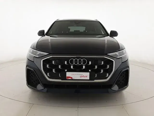 Usata Audi Q8 S-Line 286 CV (210 kW) 2024 Blu waitomo metallizzato SUV