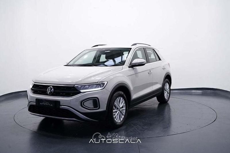 Usata VW T-Roc Life 110 CV (80 kW) 2024 Gray SUV