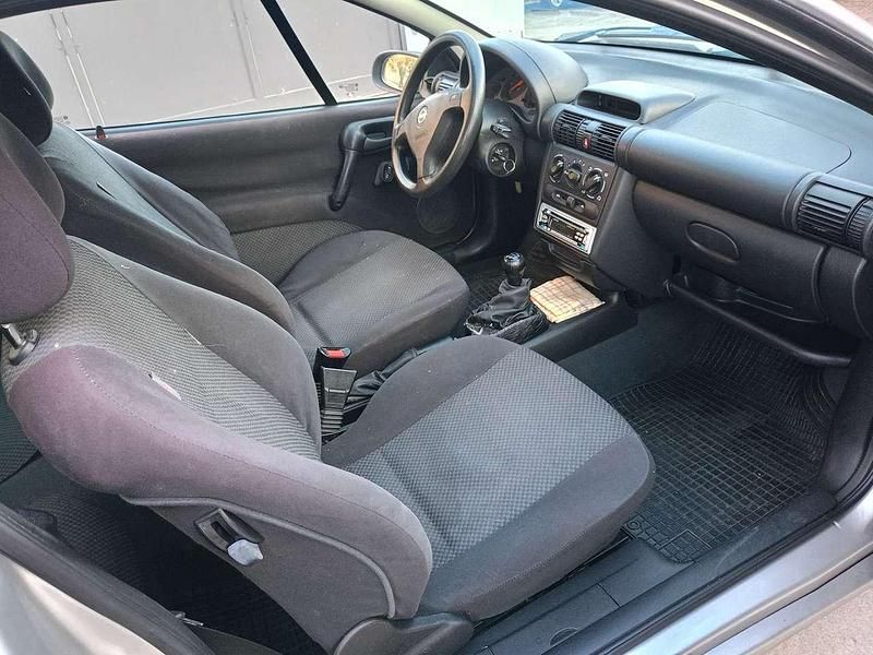 Usata Opel Tigra Edition 90 CV (66 kW) 2000 Argento Coupé