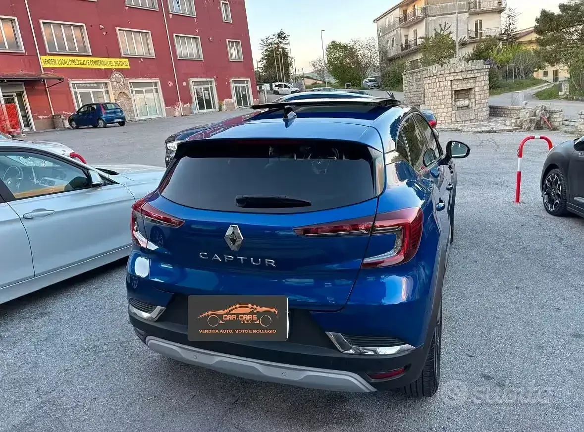 Usata Renault Captur 101 CV (74 kW) 2023 Blu SUV