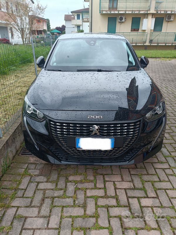 Usata Peugeot 208 75 CV (55 kW) 2023 Nero Utilitaria