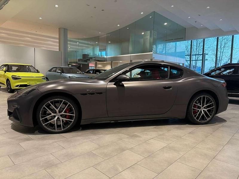 Usata Maserati Granturismo 549 CV (403 kW) 2023 Grigio maratea matte Coupé