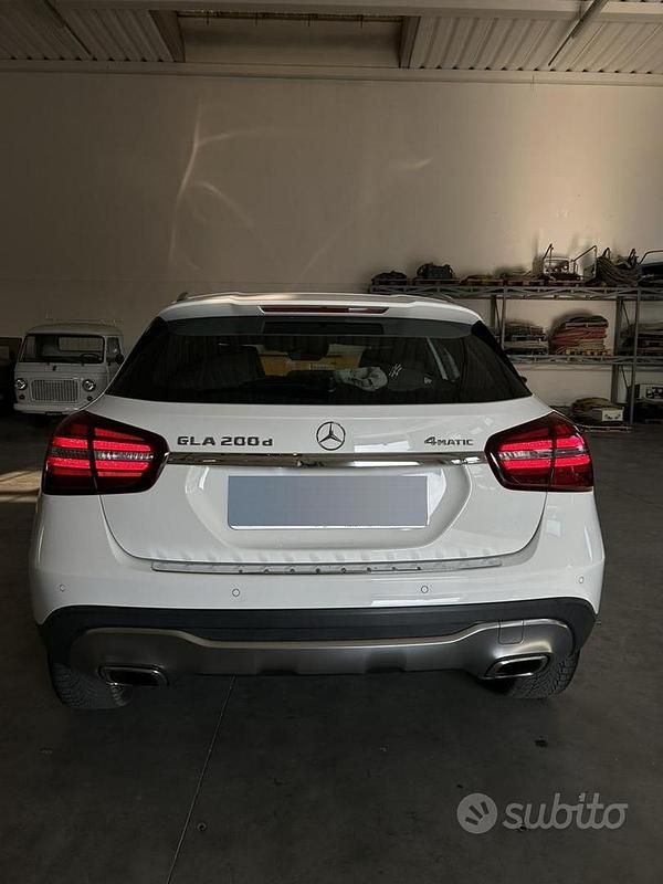 Usata Mercedes GLA200 136 CV (100 kW) 2018 Bianco SUV