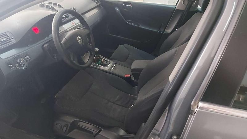 Usata VW Passat 105 CV (77 kW) 2006 Grigio Berlina