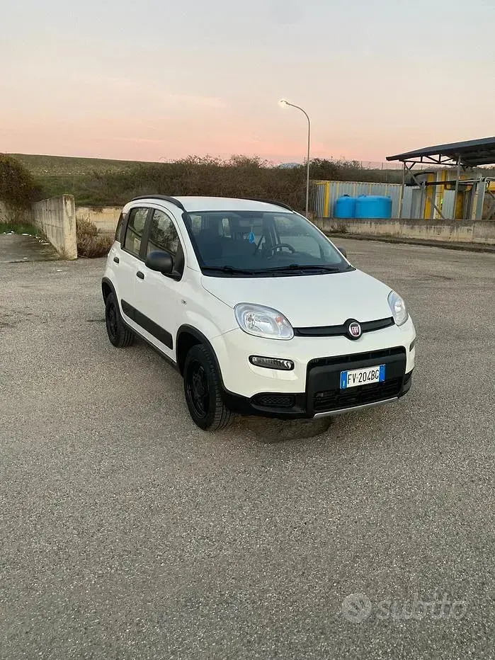 Usata Fiat Panda 4x4 S 85 CV (62 kW) 2019 Bianco Utilitaria
