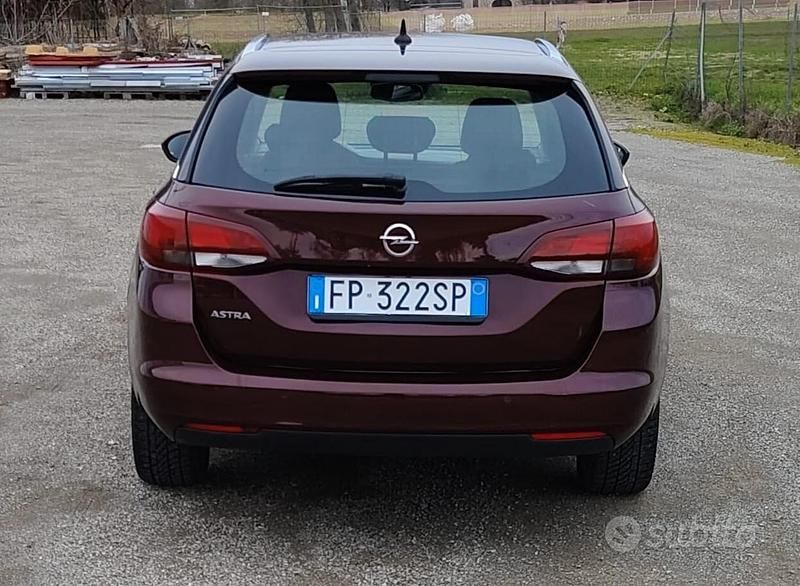 Usata Opel Astra Innovation 136 CV (100 kW) 2018 Viola Station wagon
