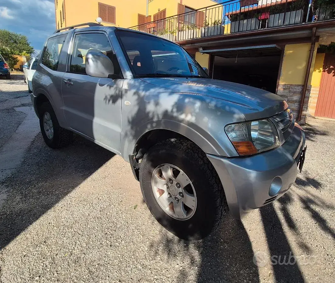 Usata Mitsubishi Pajero Invite 115 CV (84 kW) 2005 Grigio SUV