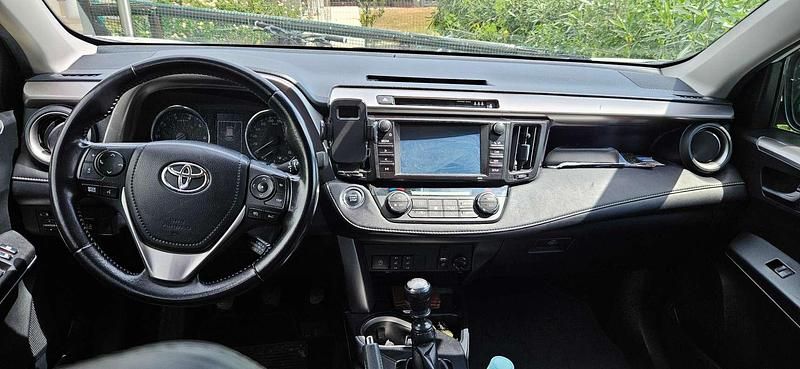 Usata Toyota RAV4 Lounge 143 CV (105 kW) 2017 Bianco SUV