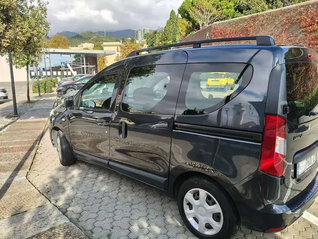 Usata Dacia Dokker Lauréate 75 CV (55 kW) 2018 Grigio Monovolume