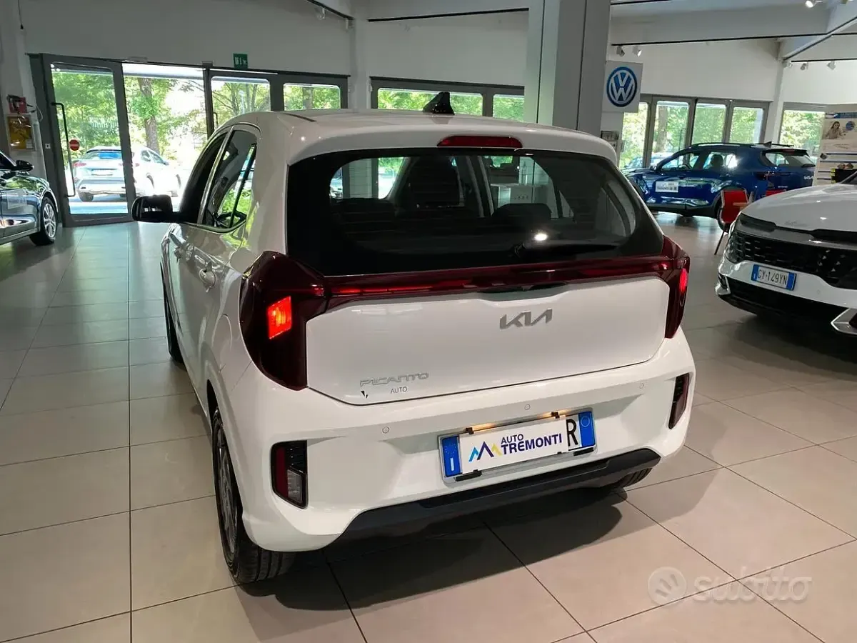 Begagnad Kia Picanto Urban 67 HK (49 kW) 2024 Vit Halvkombi