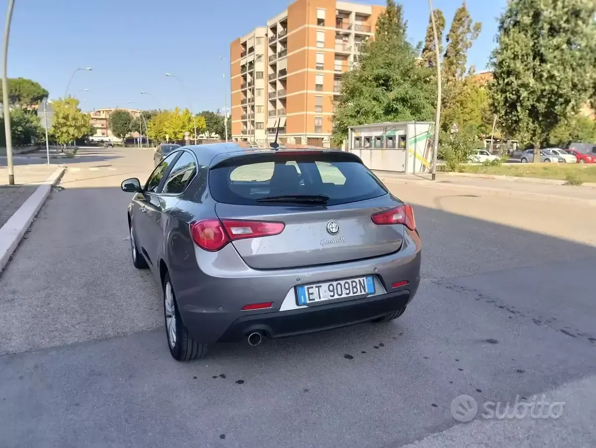 Usata Alfa Romeo Giulietta 105 CV (77 kW) 2013 Grigio Utilitaria