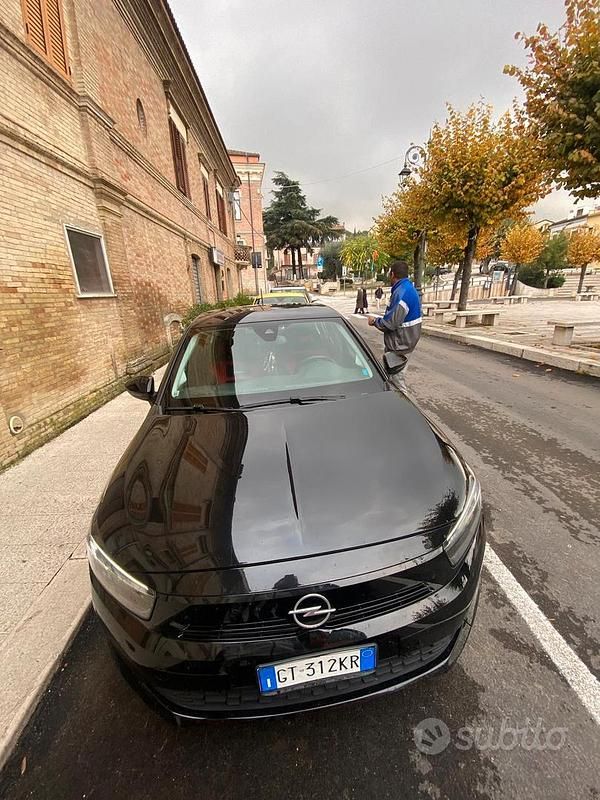 Usado Opel Corsa 2024 Negro Utilitario