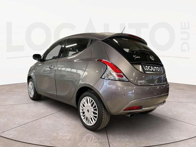 Usata Lancia Ypsilon Silver 69 CV (50 kW) 2017 Grigio Utilitaria