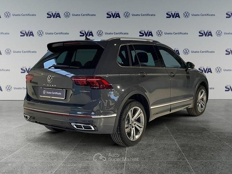 Nuova VW Tiguan R-line 245 CV (180 kW) 2025 Gray SUV