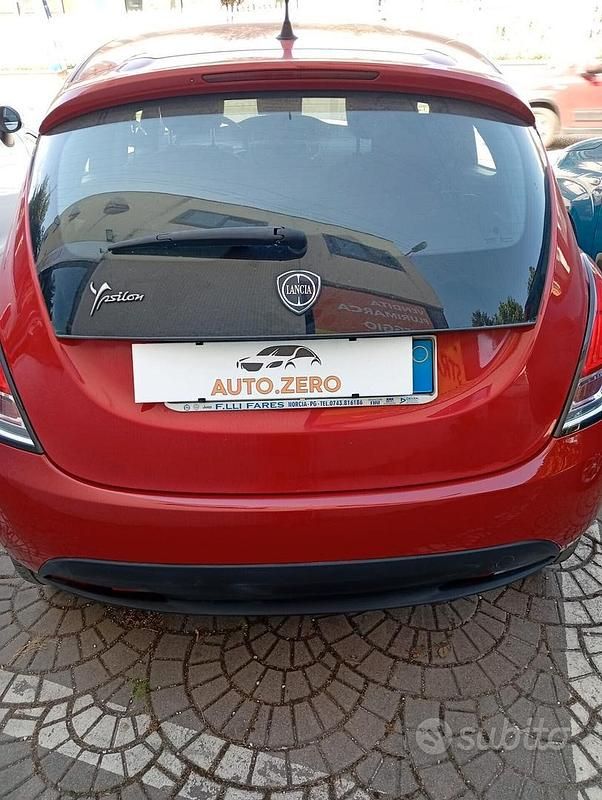 Usata Lancia Ypsilon Gold 69 CV (50 kW) 2018 Rosso Utilitaria