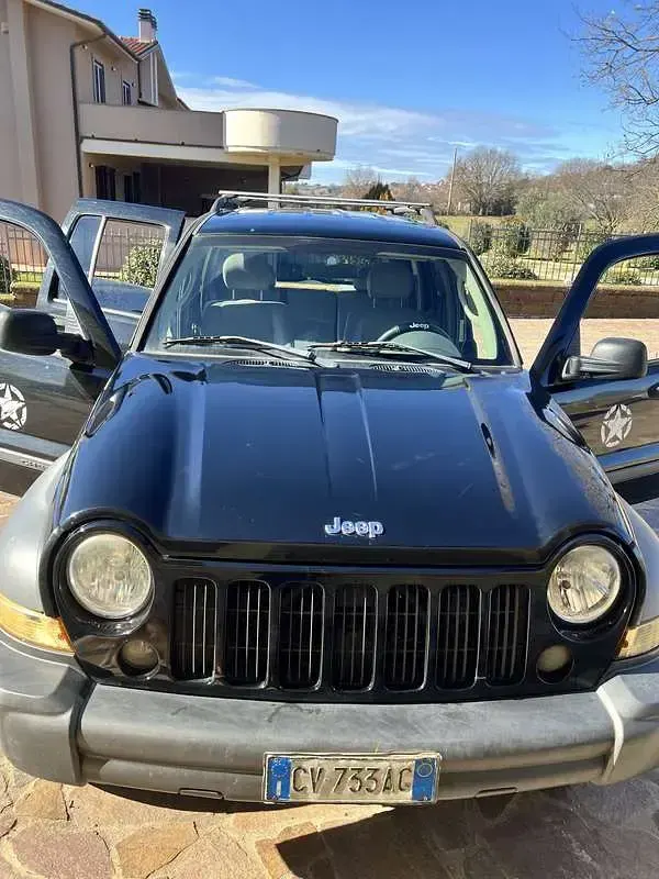 Usata Jeep Cherokee 143 CV (105 kW) 2005 SUV