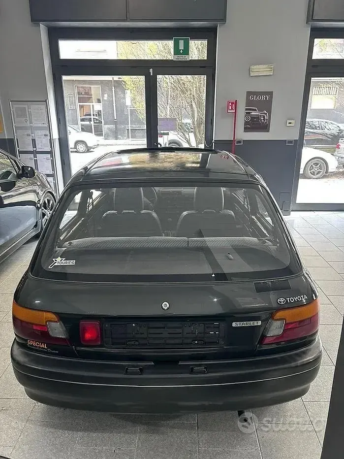 Begagnad Toyota Starlet 55 HK (40 kW) 1991 Grå Halvkombi