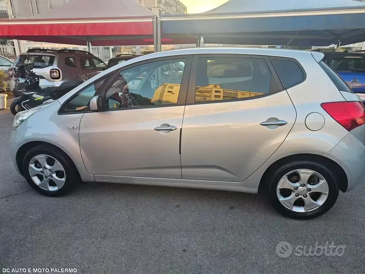 Usata Kia Venga 90 CV (66 kW) 2010 Nero Utilitaria