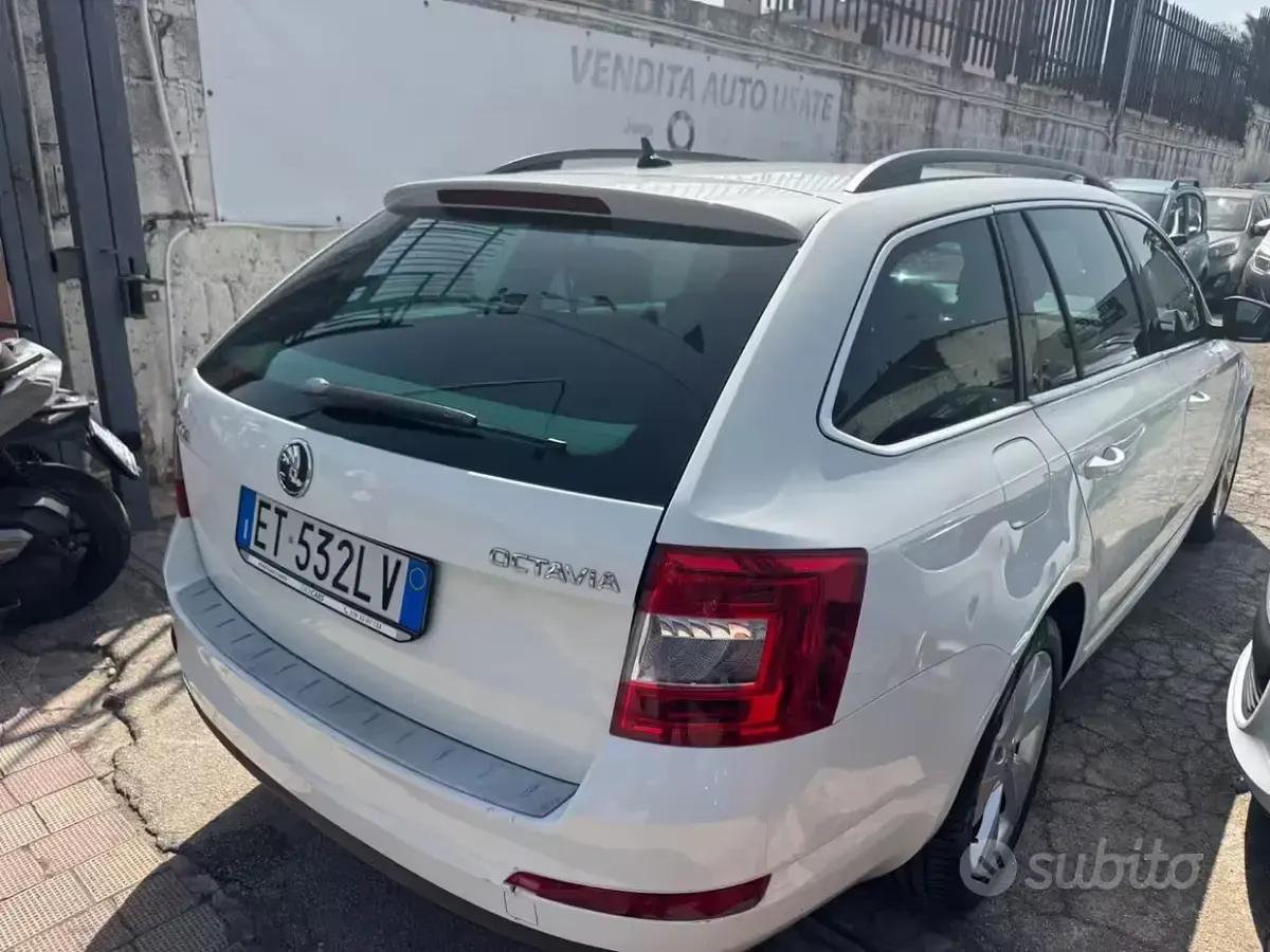 Usata Skoda Octavia Executive 105 CV (77 kW) 2013 Bianco Station wagon